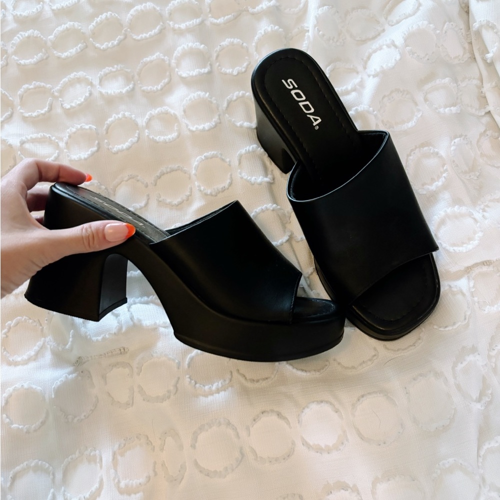 Y2K platform sandals